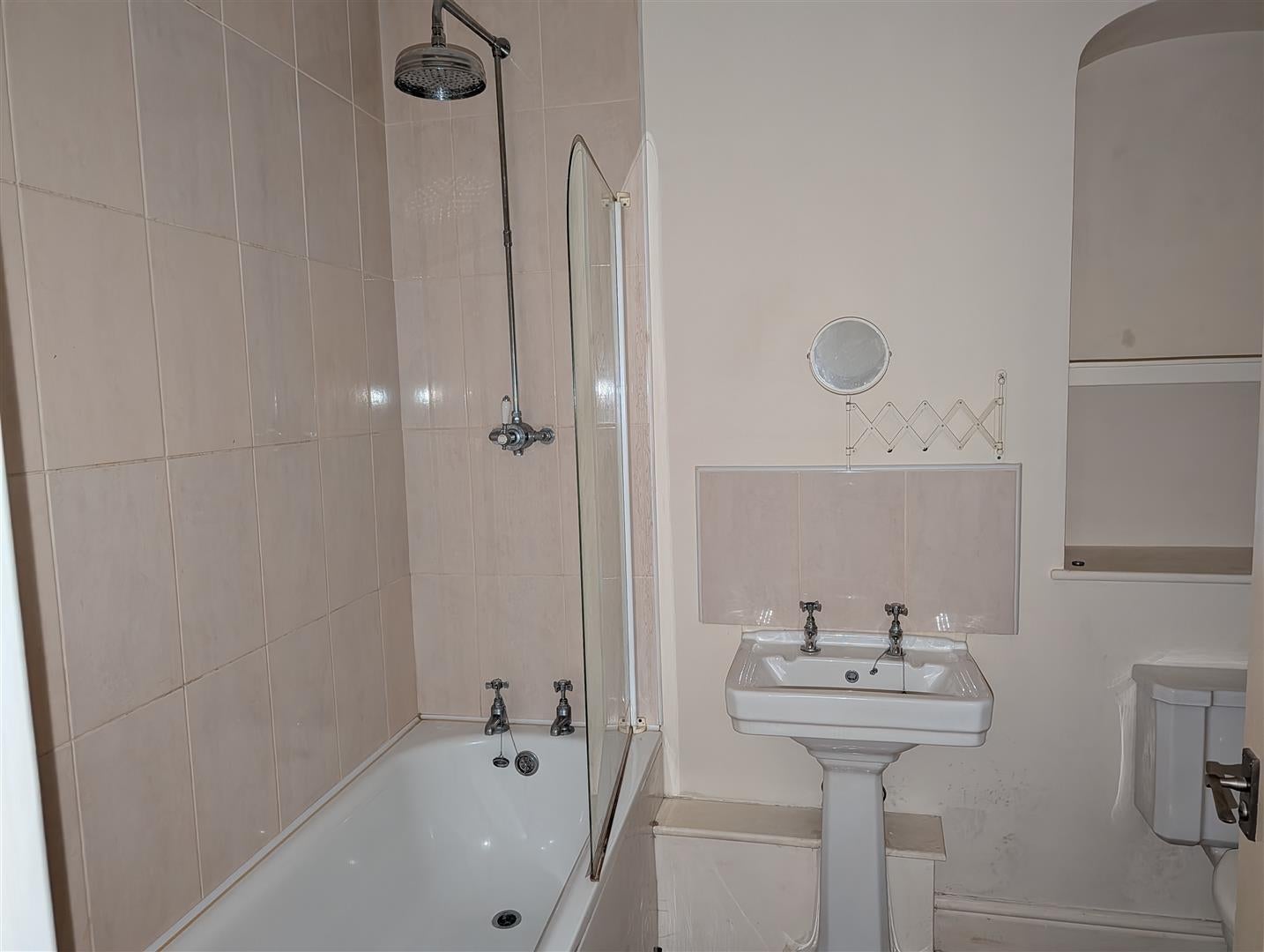 Flat Albion Road in Pembroke Dock