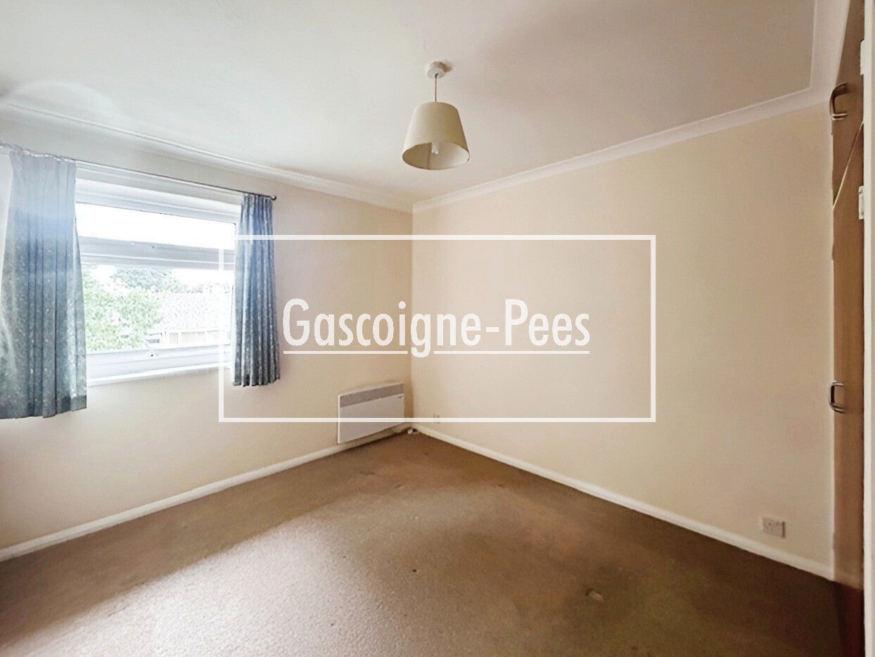 Flat Cedar Close in Basingstoke and Deane