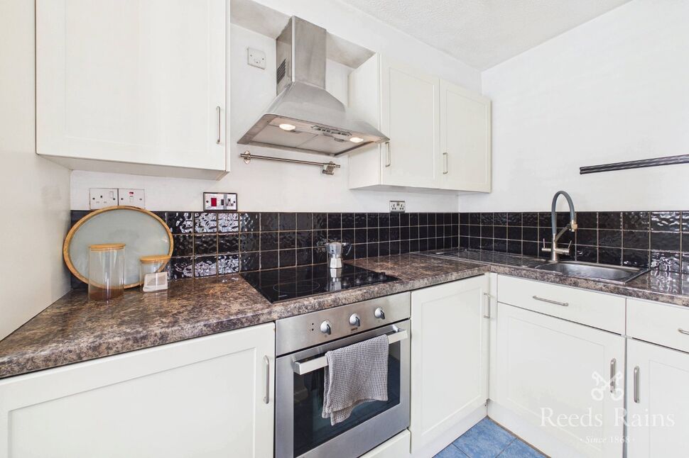 Flat Aldford Close in Manchester