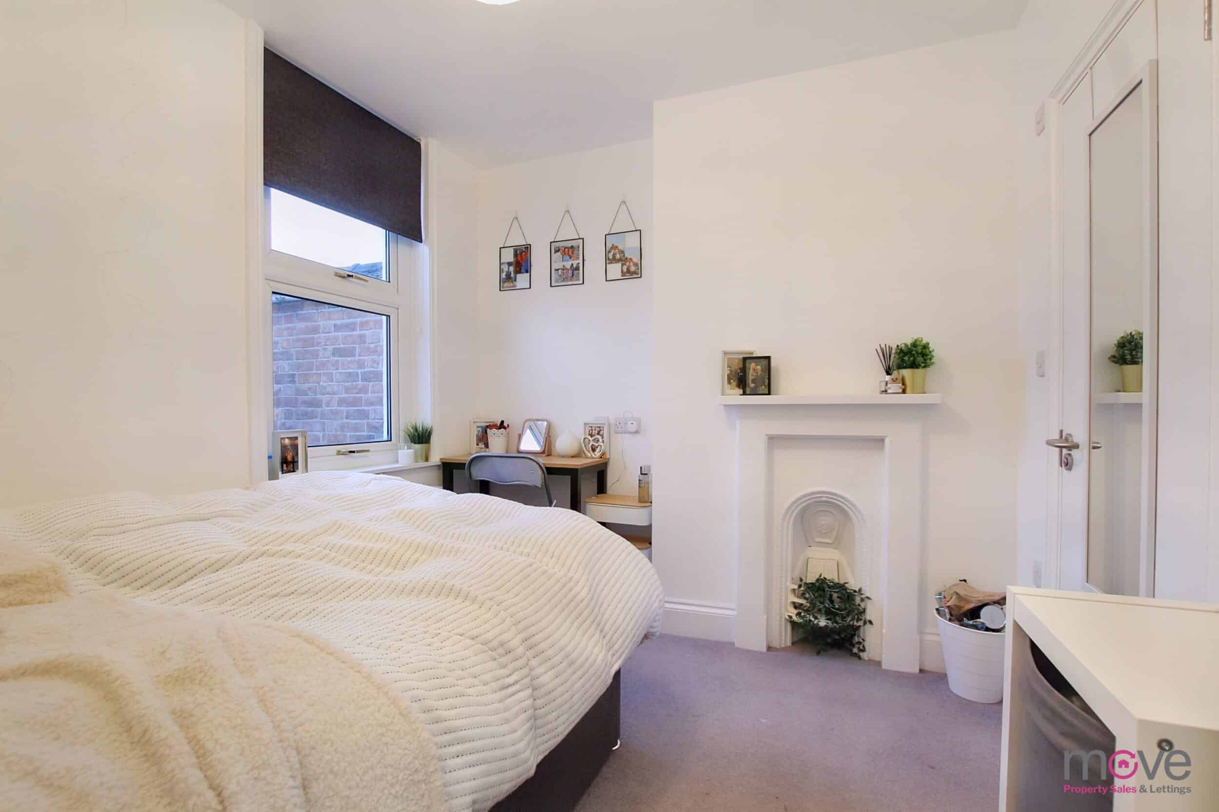 Room Salisbury Road in Gloucester