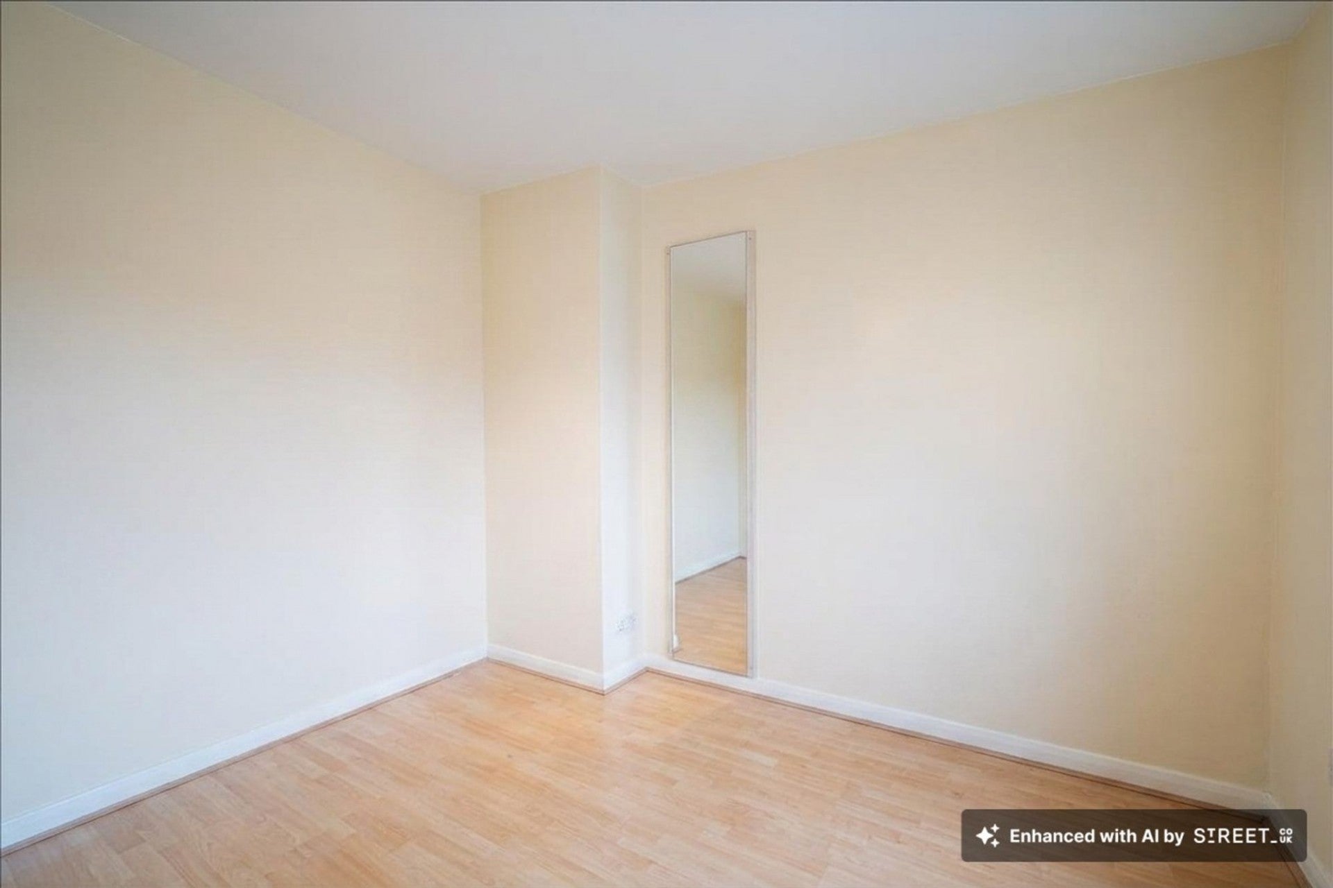 Flat Goldhawk Road in Greater London