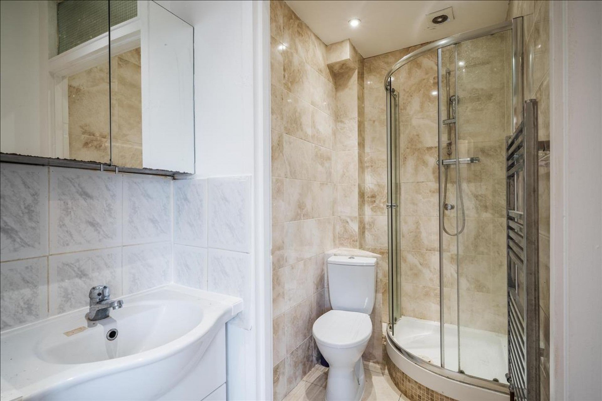 Flat Goldhawk Road in Greater London