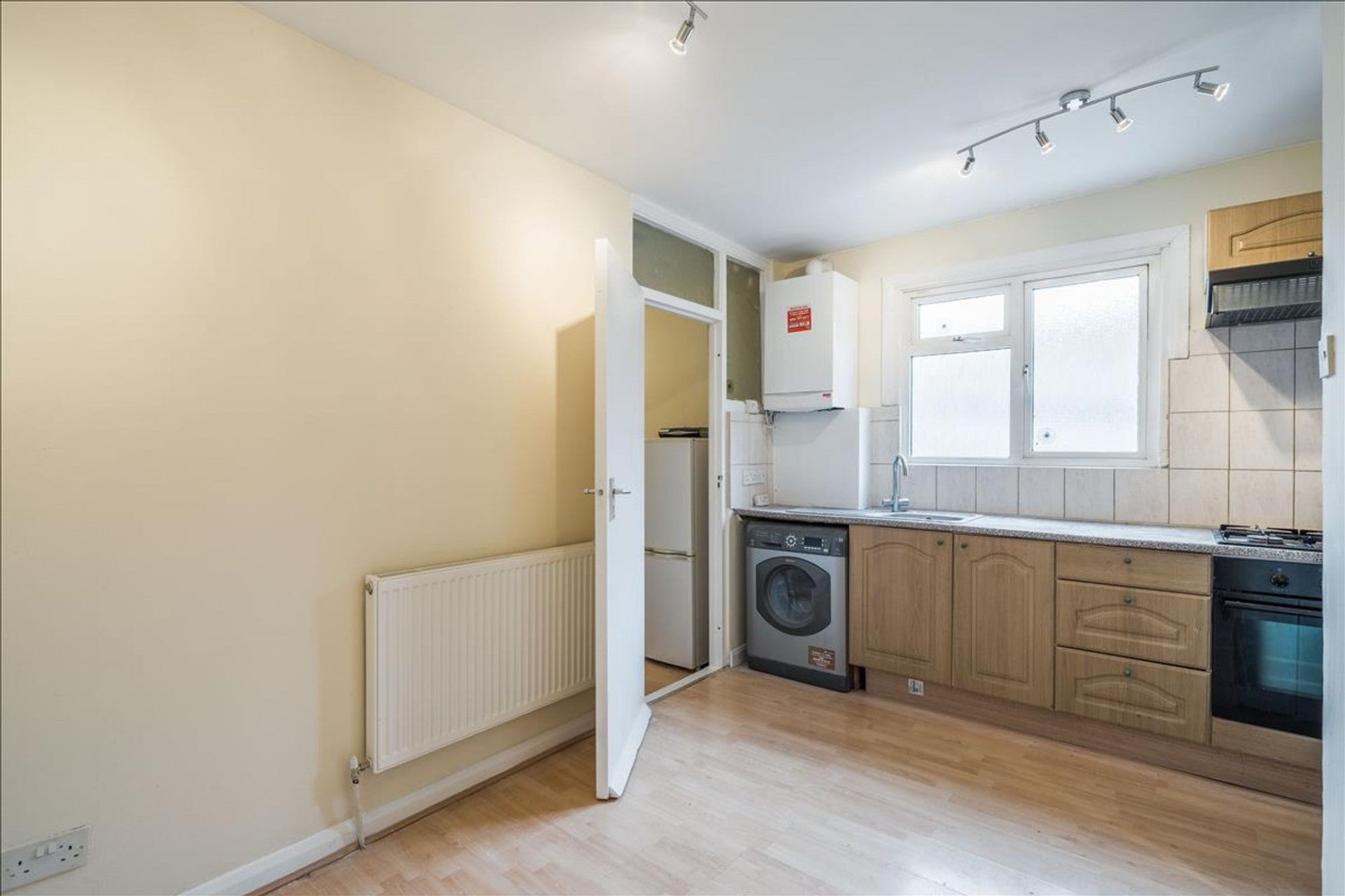 Flat Goldhawk Road in Greater London