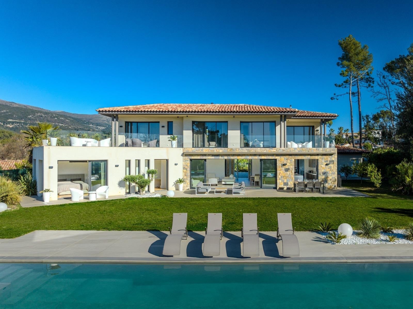 House Chemin de la Basse Ferme in Roquefort-les-Pins