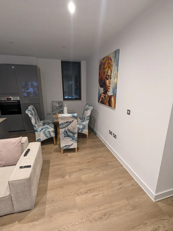 Room Cairo New Road in Greater London