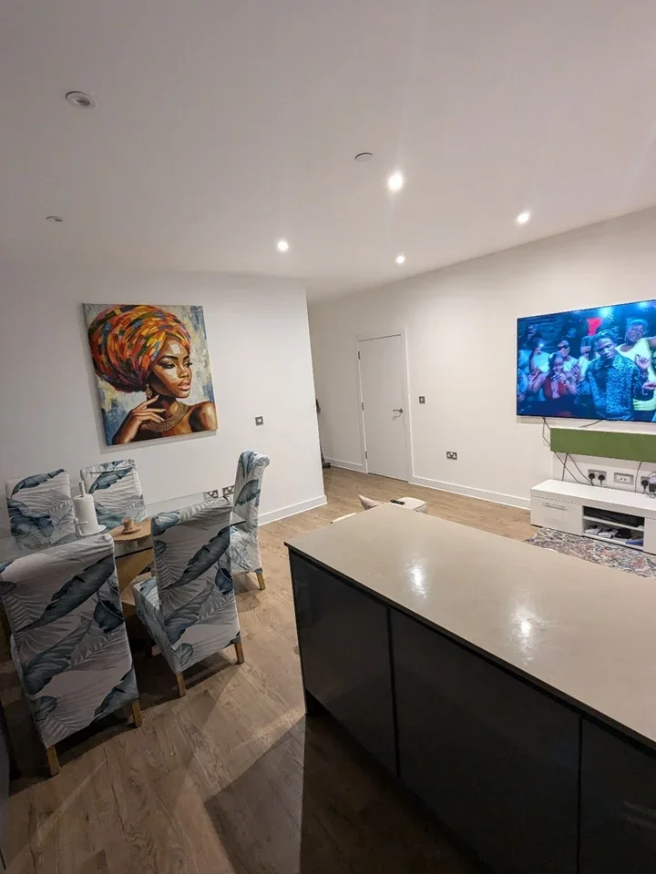 Room Cairo New Road in Greater London