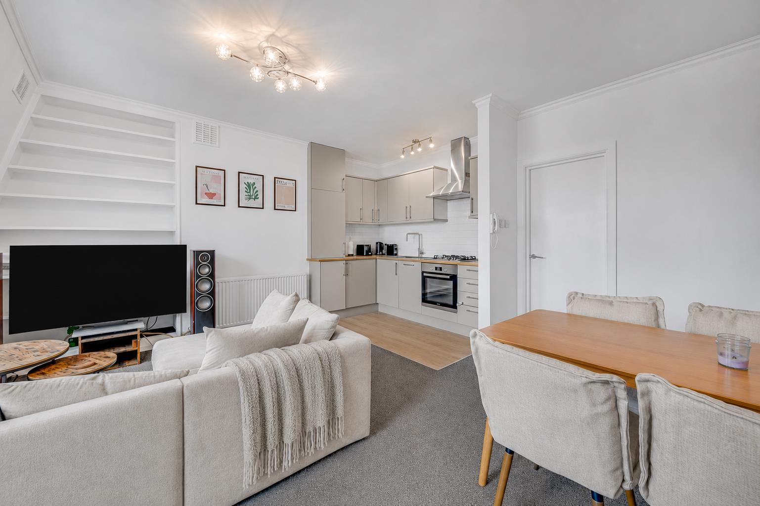Flat Eardley Crescent in Greater London