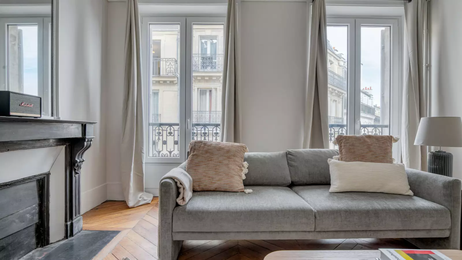 Flat Avenue Mac-Mahon in Paris