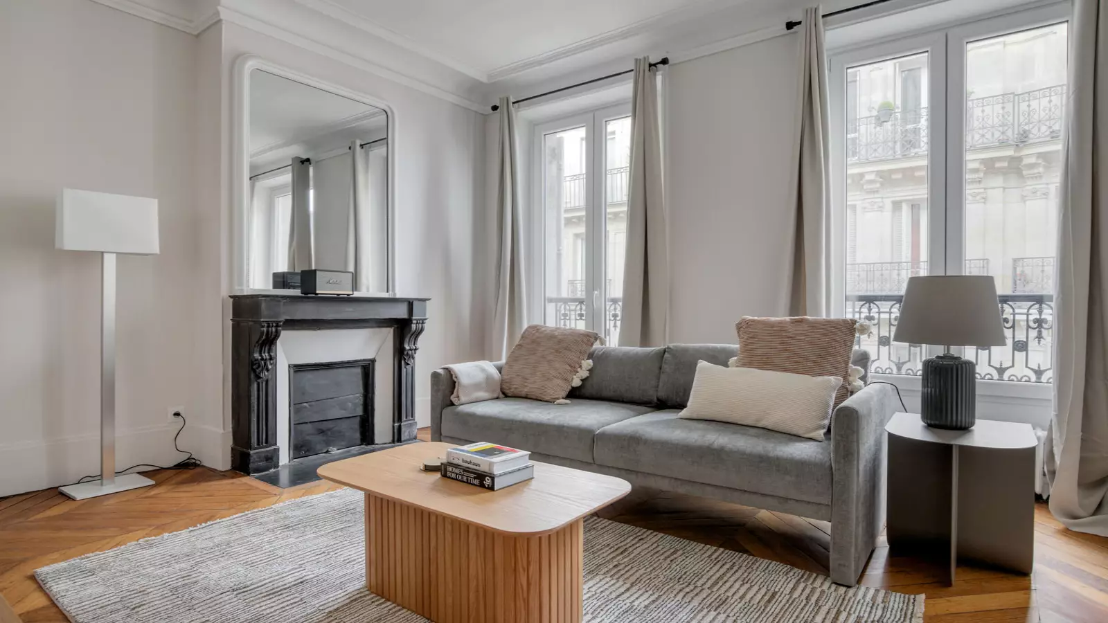 Flat Avenue Mac-Mahon in Paris