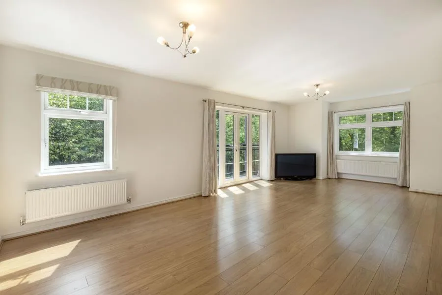 Flat Sandhills Court in Borough of Runnymede