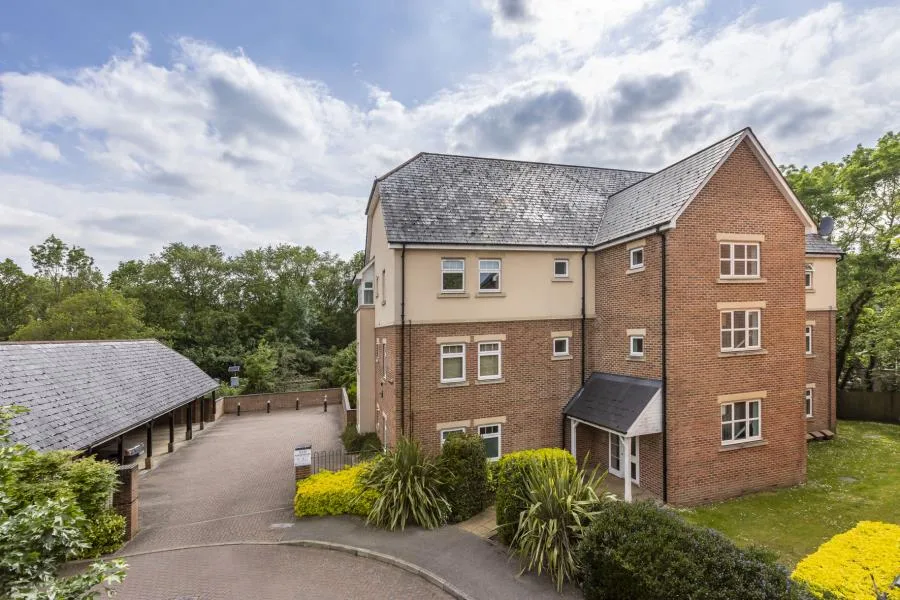 Flat Sandhills Court in Borough of Runnymede