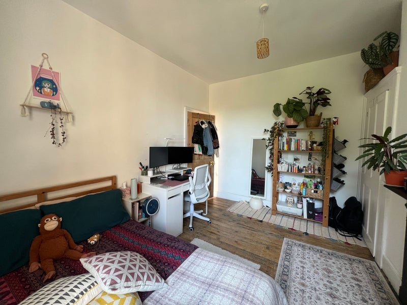 Room Pemberton Road in Greater London