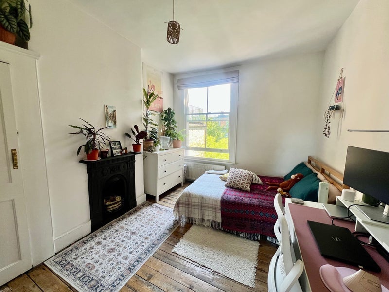 Room Pemberton Road in Greater London