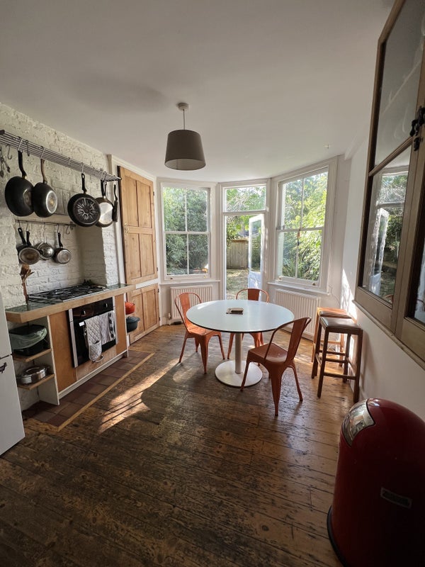 Room Pemberton Road in Greater London