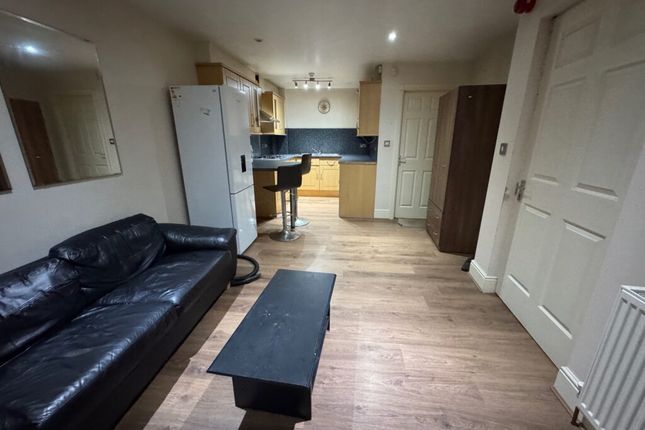 Flat Devon Road in Leeds