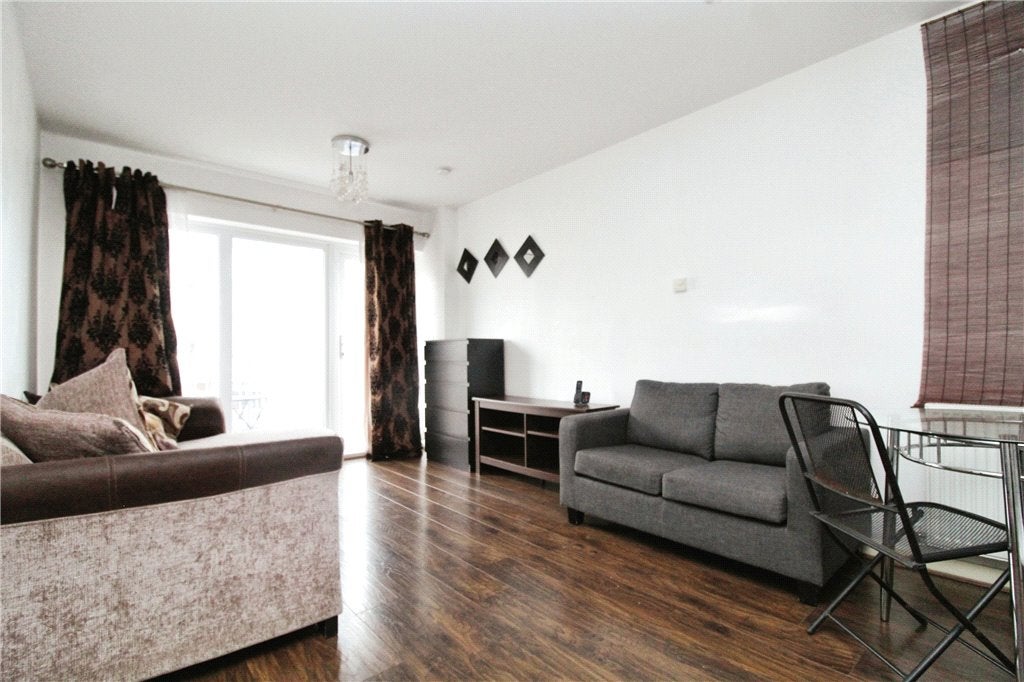 Flat Whitestone Way in Greater London