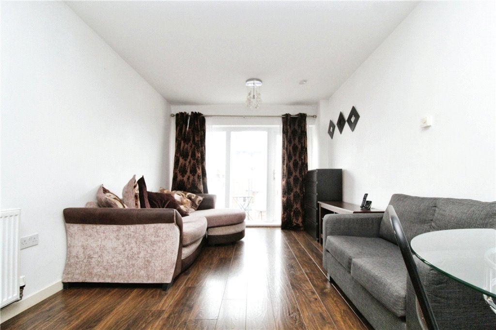 Flat Whitestone Way in Greater London