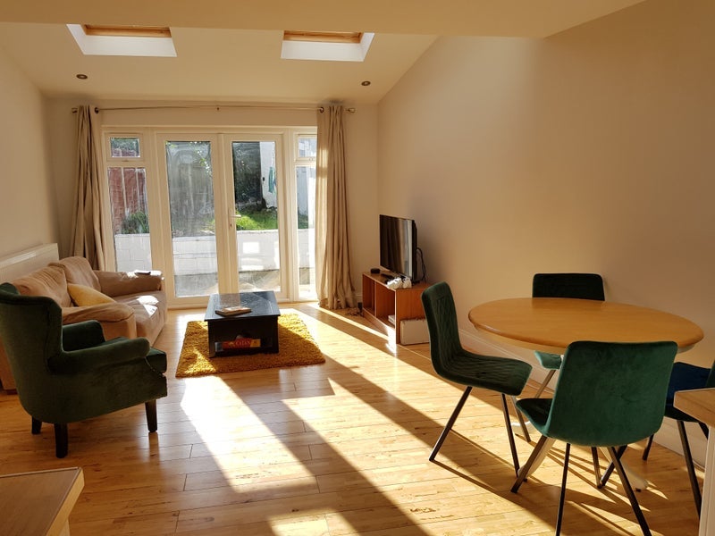 Room Oval Road in Greater London
