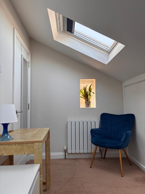 Room Oval Road in Greater London