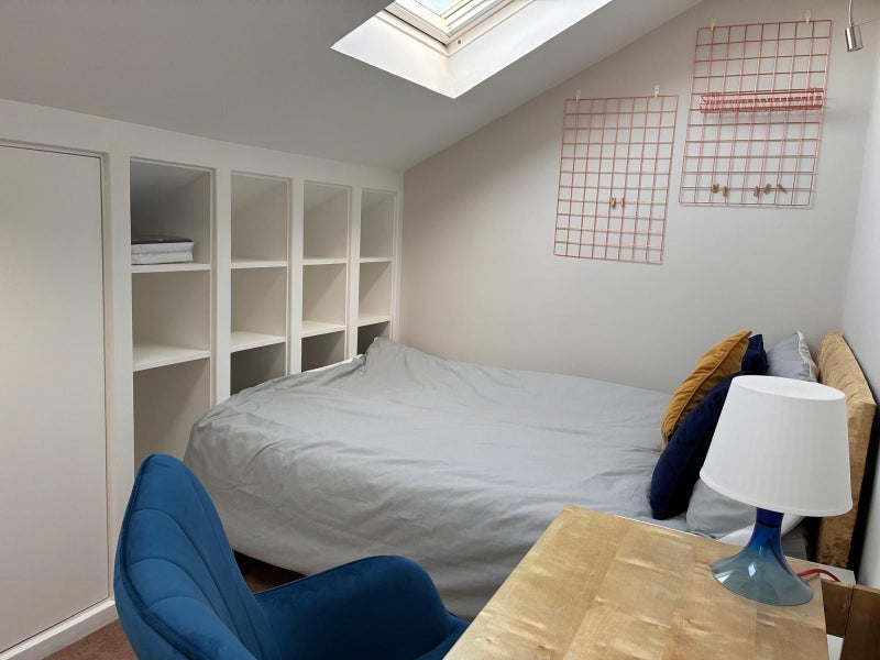 Room Oval Road in Greater London
