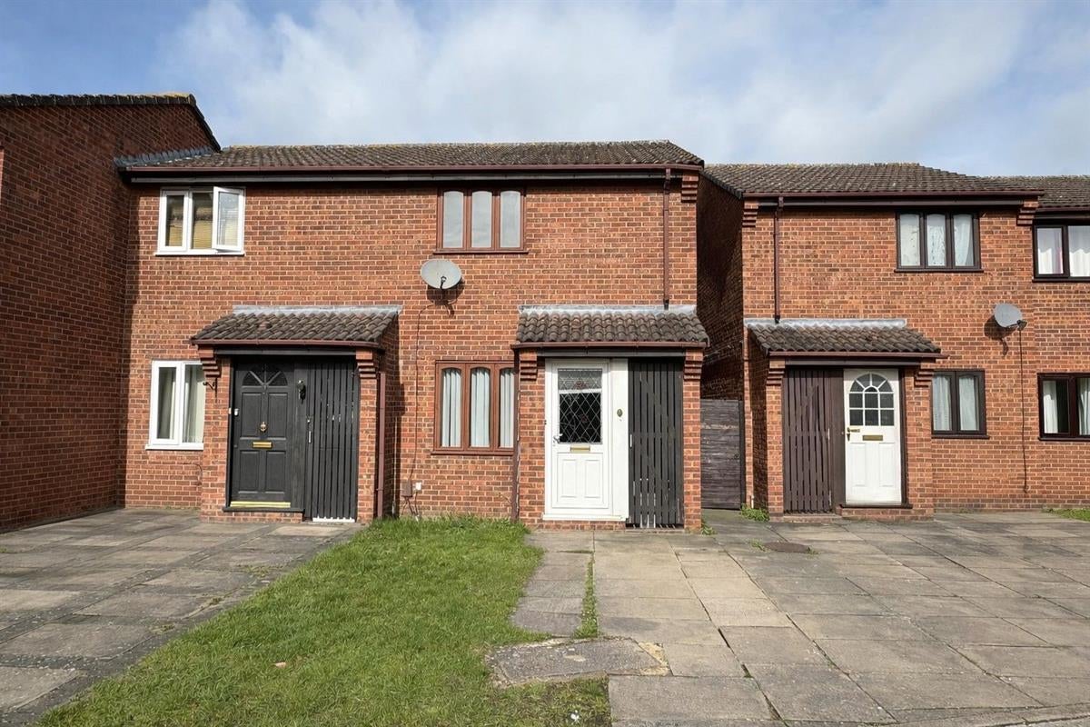 House Hulme Close in Kempston