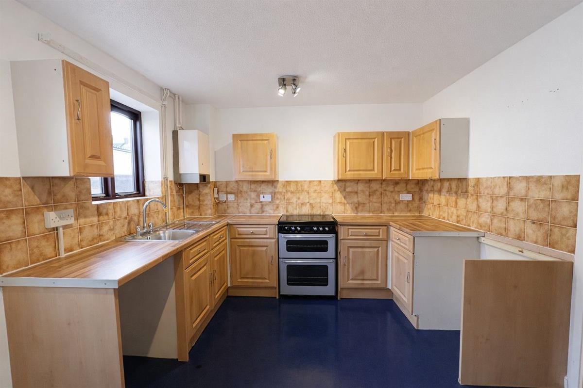 House Hulme Close in Kempston