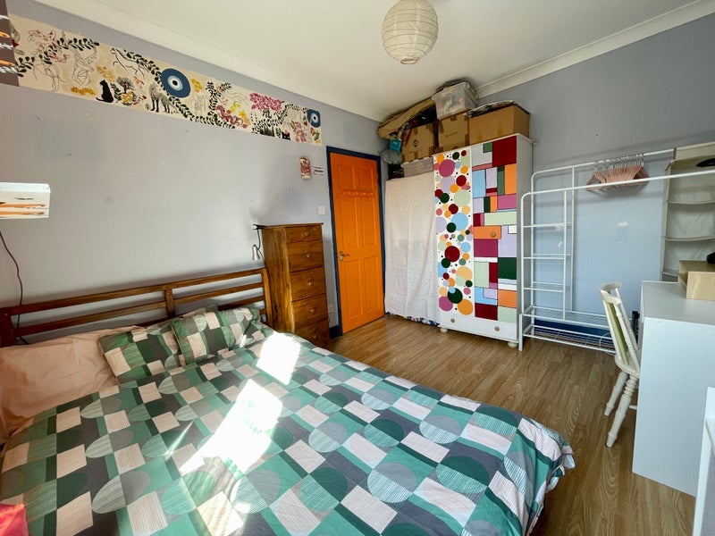 Room Tinto Road in Greater London
