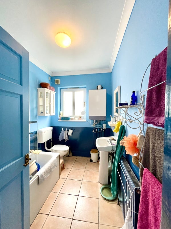 Room Tinto Road in Greater London
