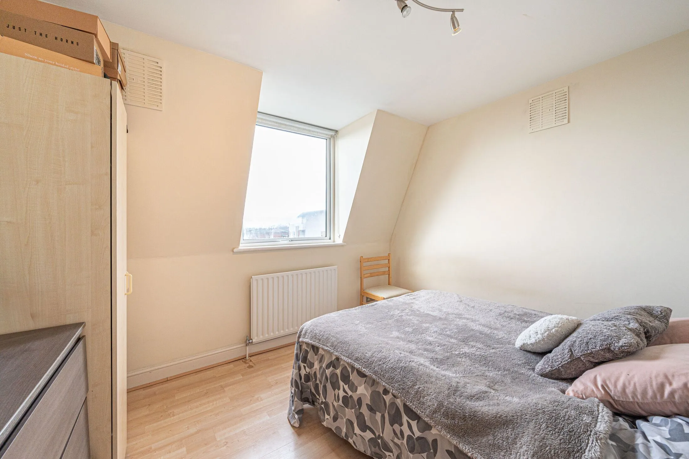 Flat Opal Mews in Greater London