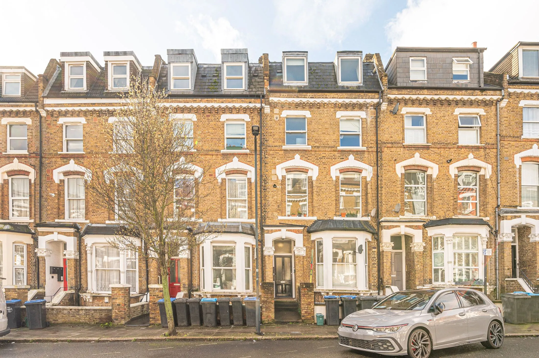 Flat Opal Mews in Greater London