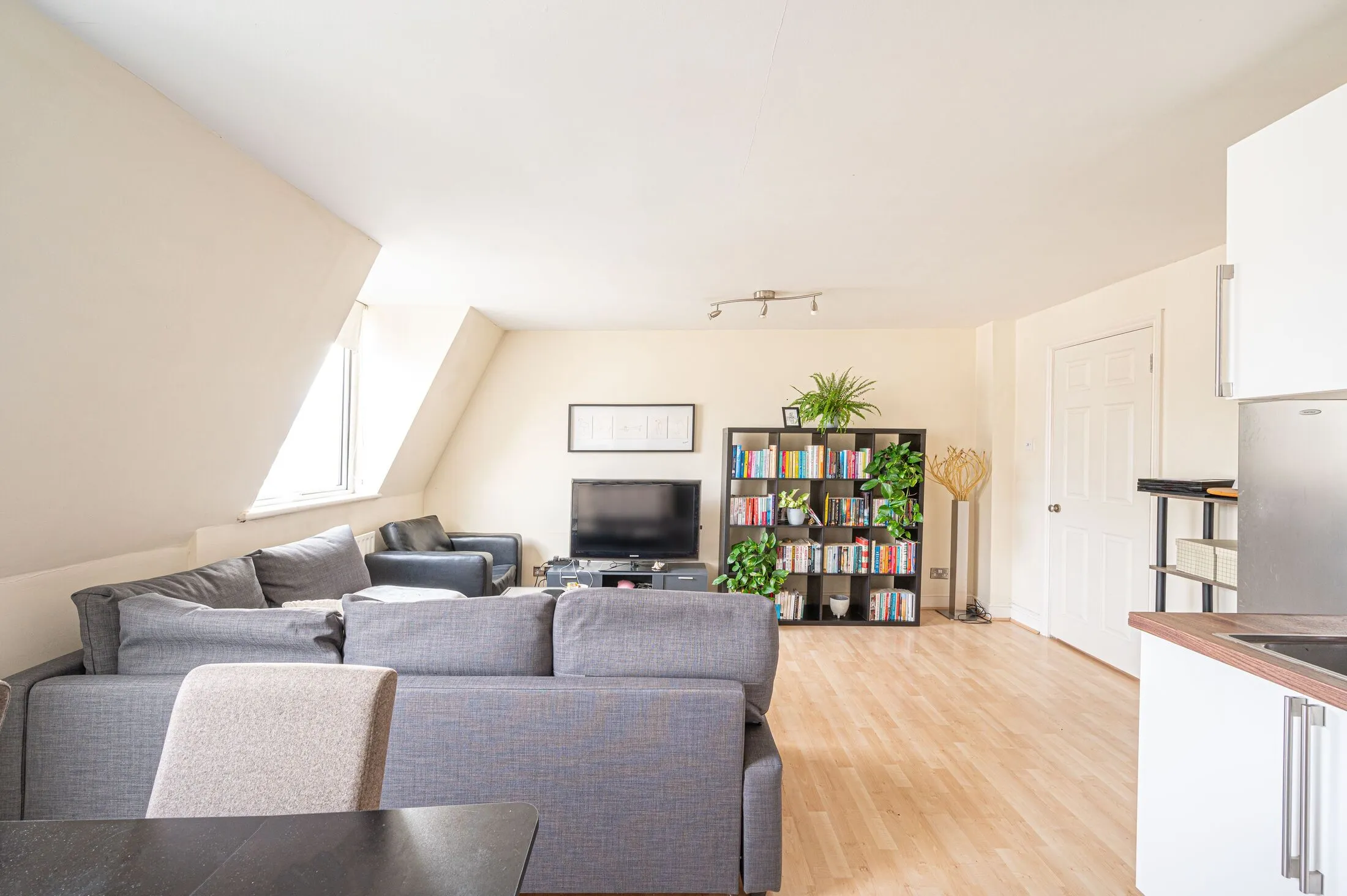 Flat Opal Mews in Greater London