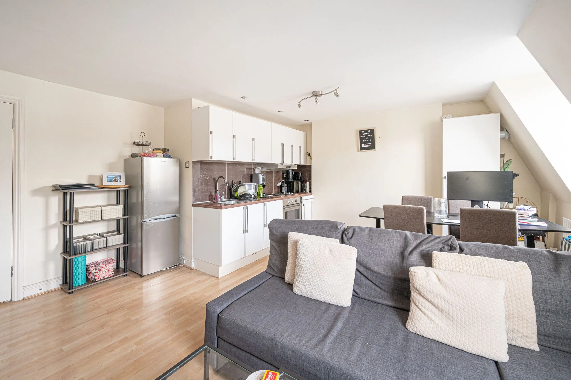 Flat Opal Mews in Greater London