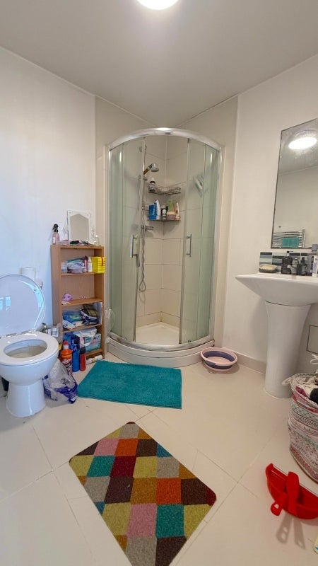 Room Trafalgar Road in Greater London