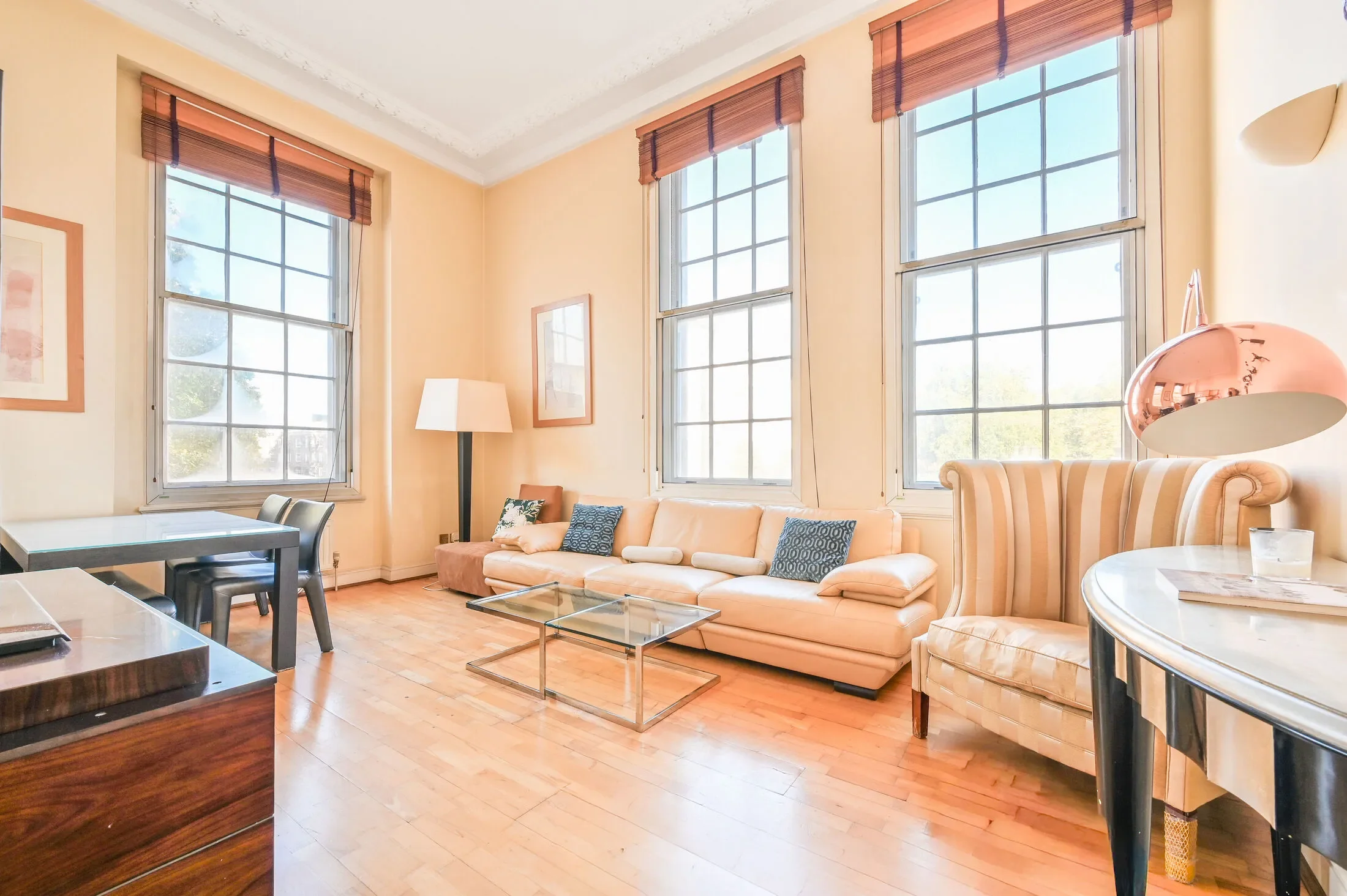 Flat Grosvenor Gardens in City of Westminster