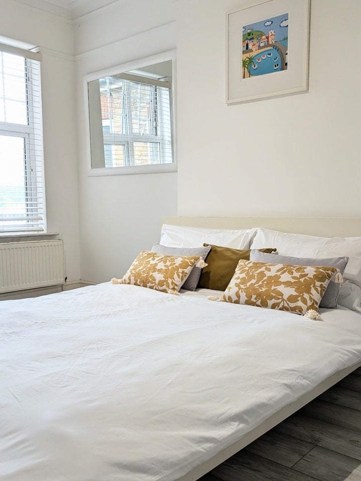 Room Dolphin Road in Slough
