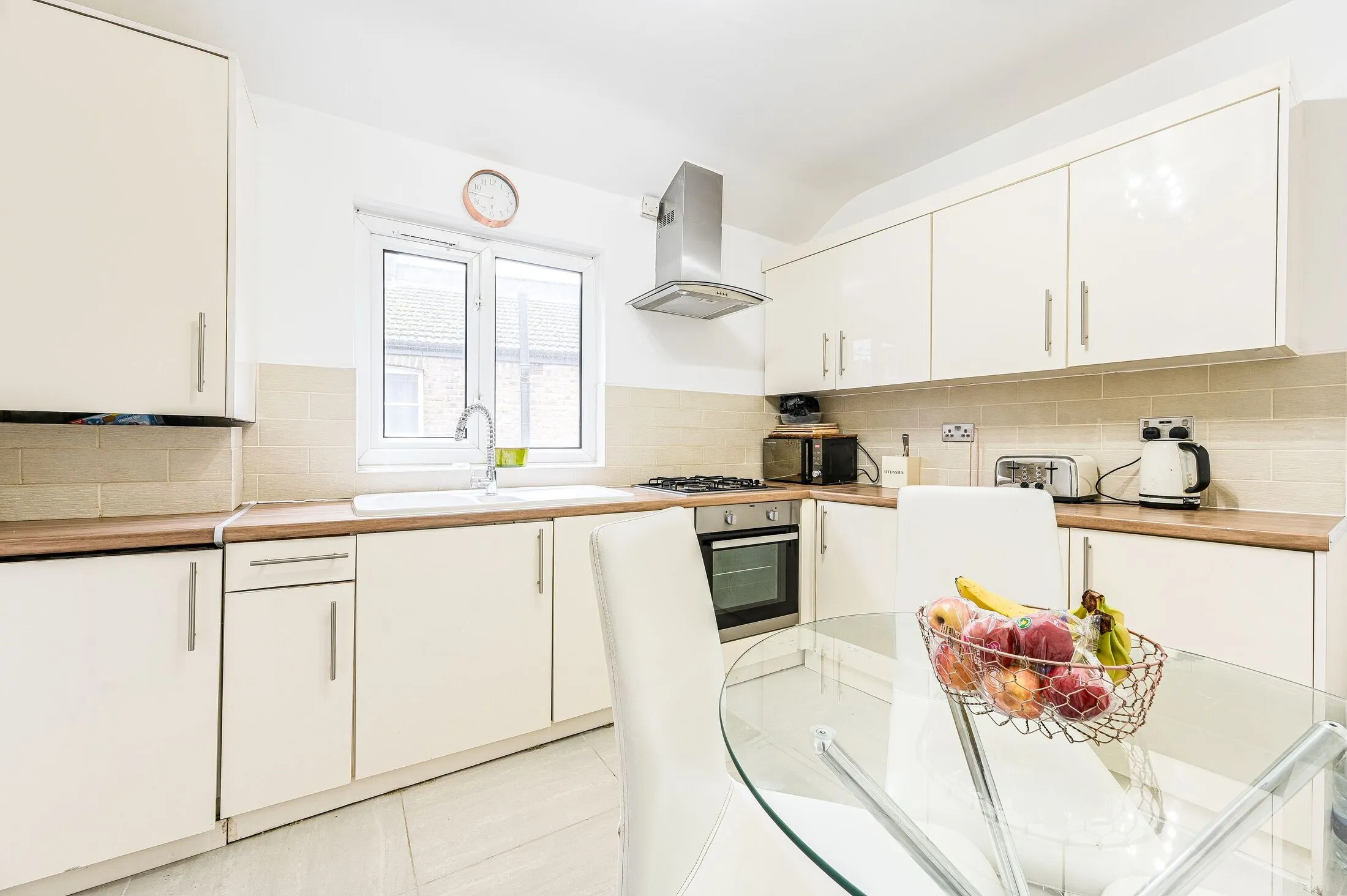 Flat Leahurst Road in Greater London