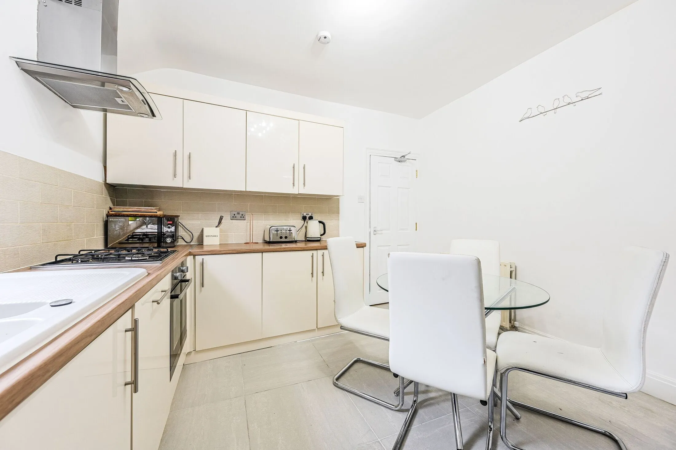 Flat Leahurst Road in Greater London