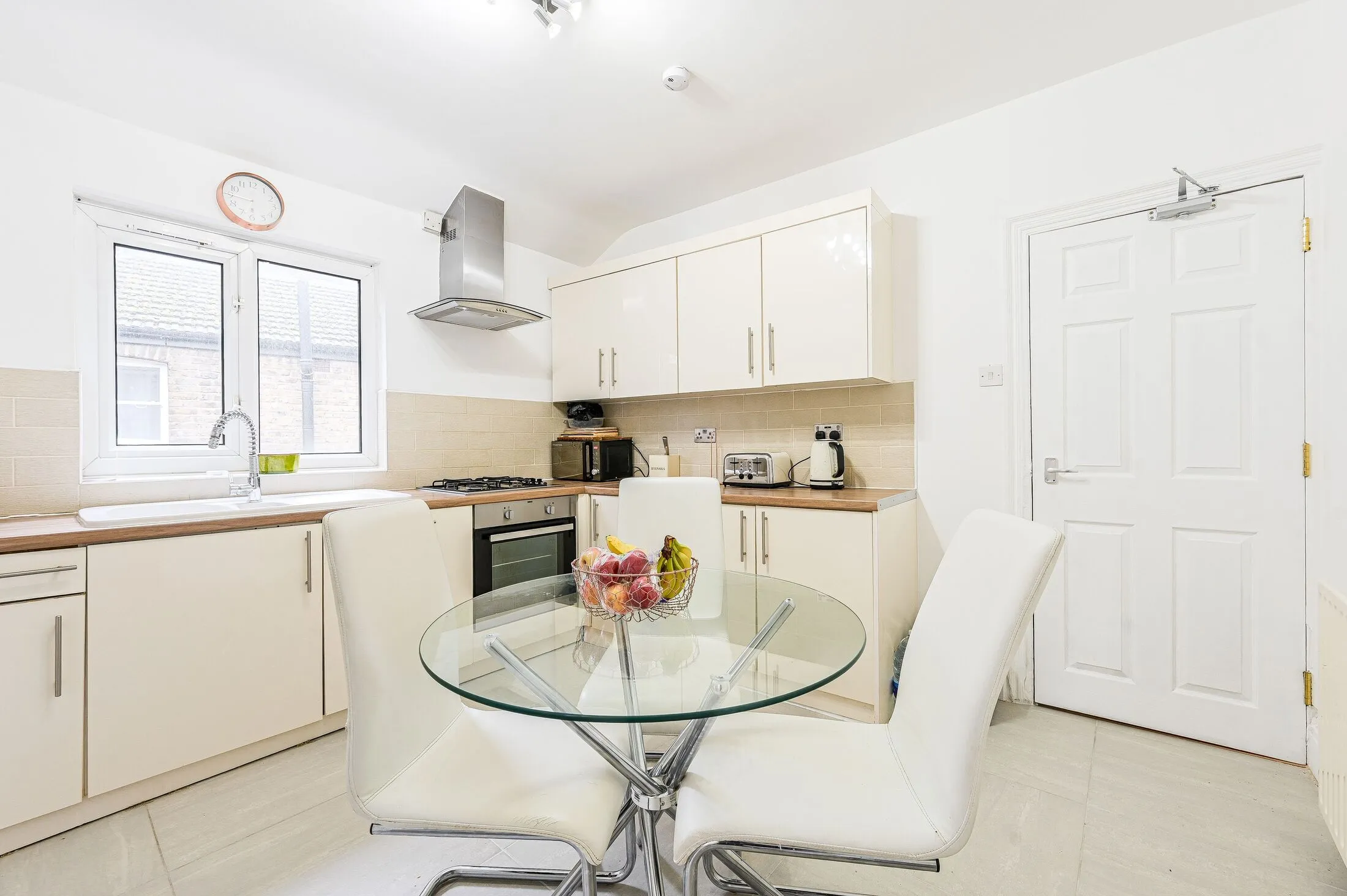 Flat Leahurst Road in Greater London