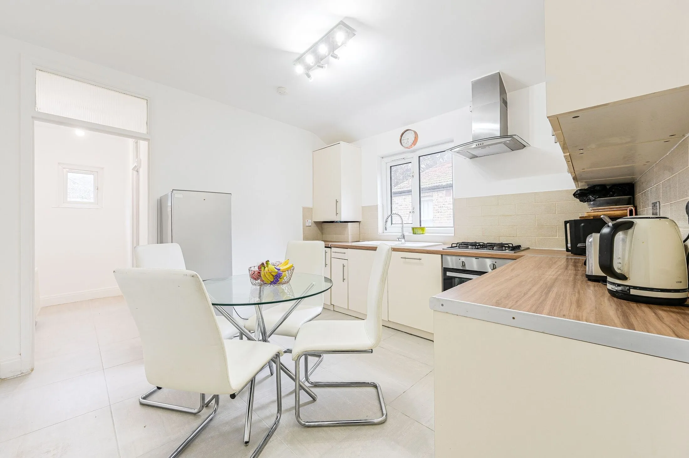Flat Leahurst Road in Greater London