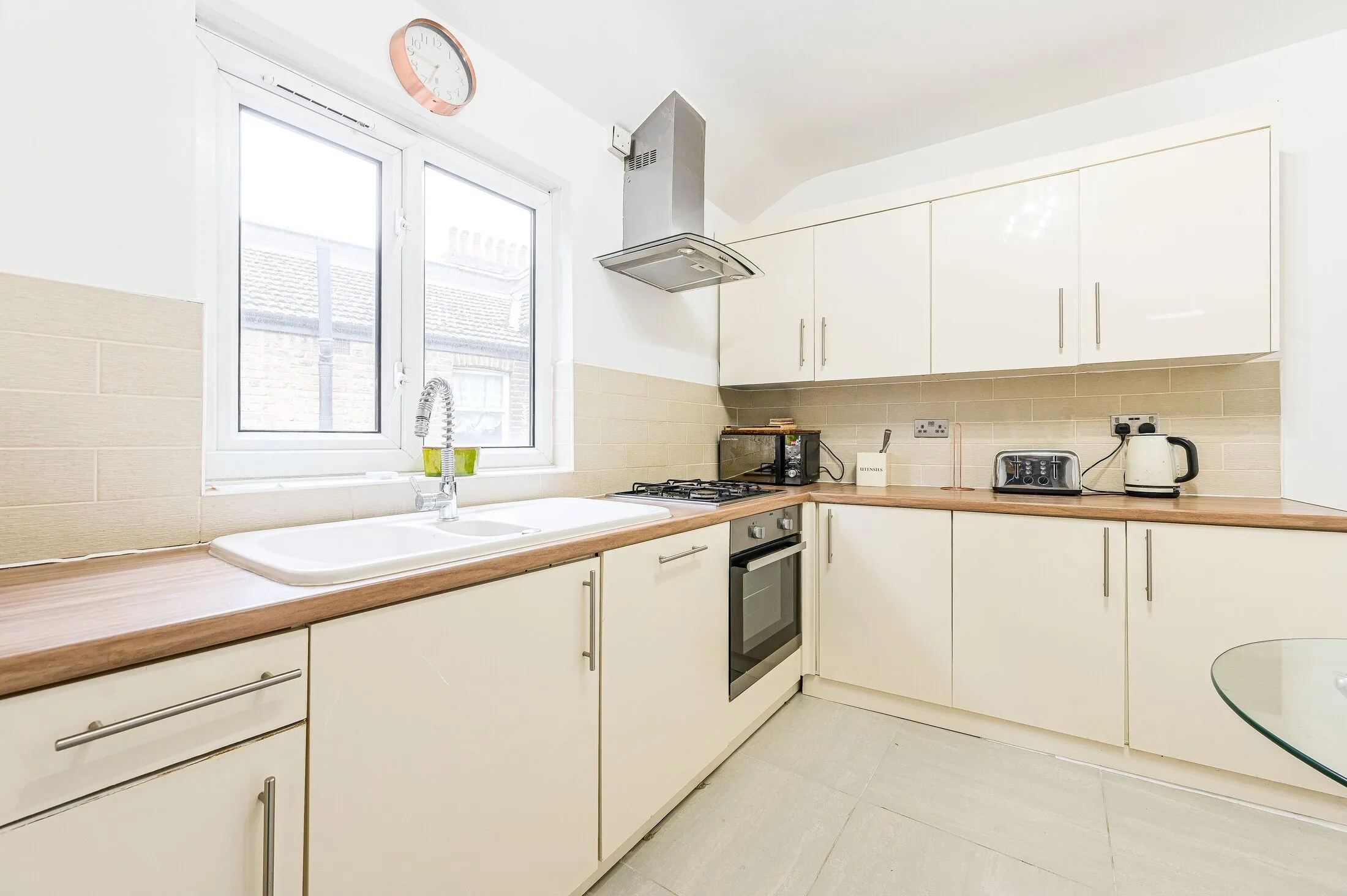 Flat Leahurst Road in Greater London
