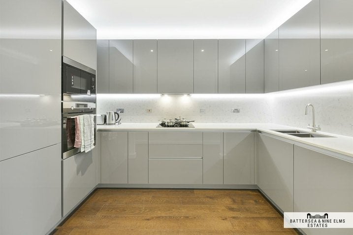 Flat Lanchester Way in Greater London