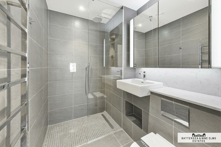 Flat Lanchester Way in Greater London