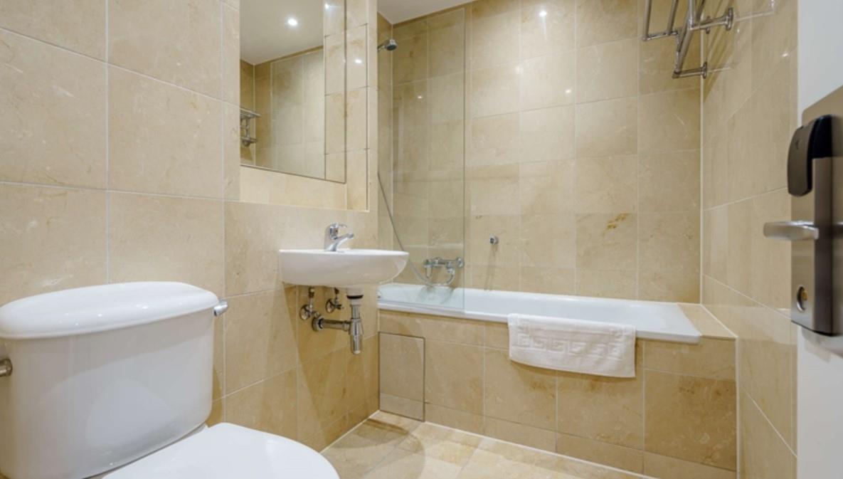 Flat Westferry Circus in Greater London