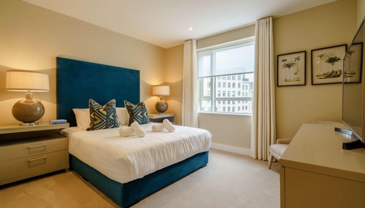Flat Westferry Circus in Greater London
