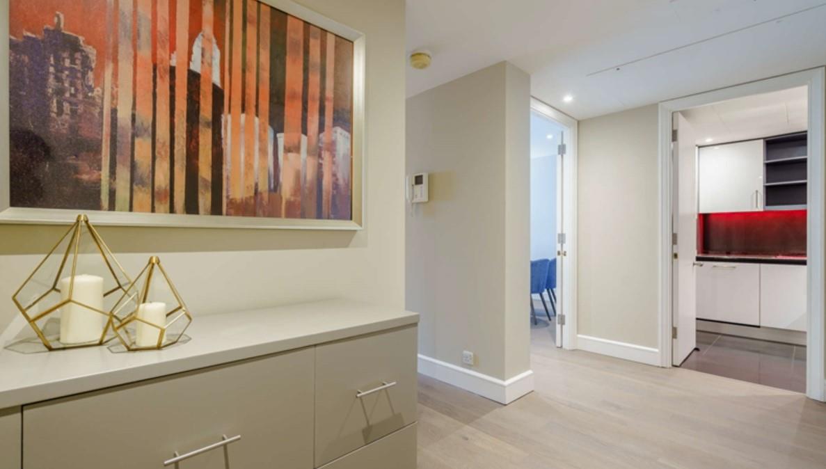 Flat Westferry Circus in Greater London