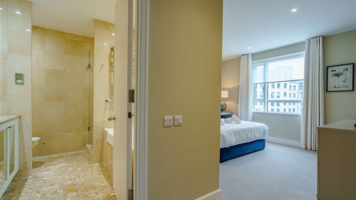 Flat Westferry Circus in Greater London