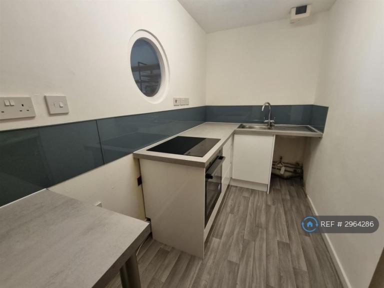 Flat Paynes Lane in Coventry