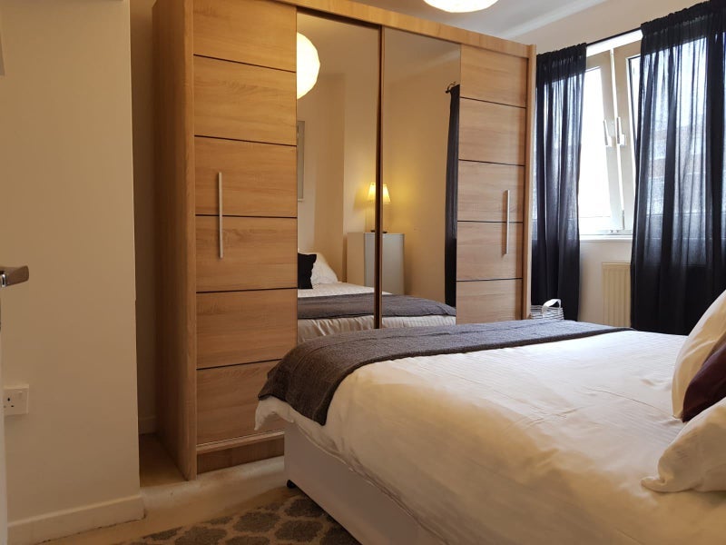 Room Deeley Road in Greater London