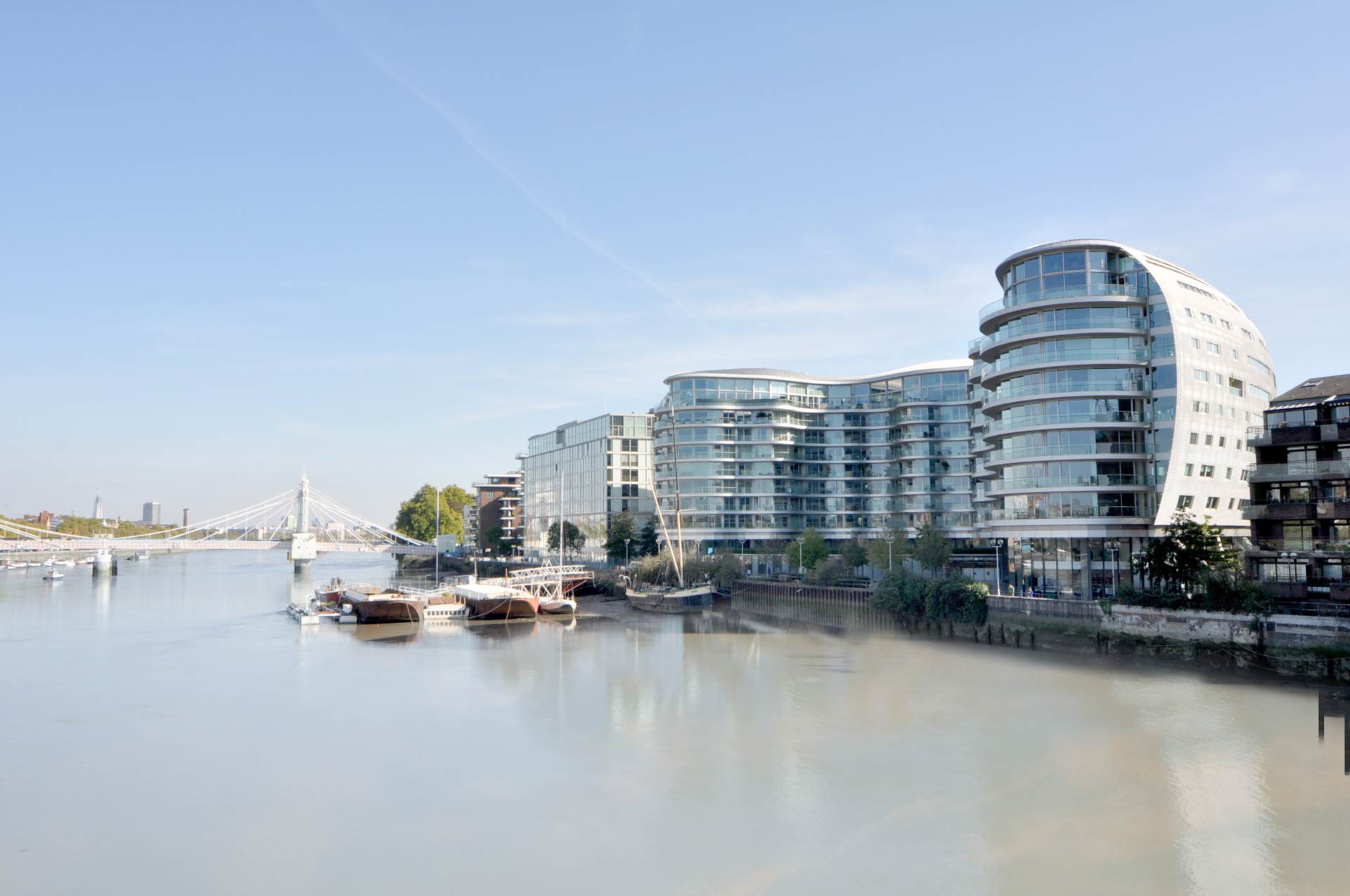 Flat Albion Riverside in Greater London