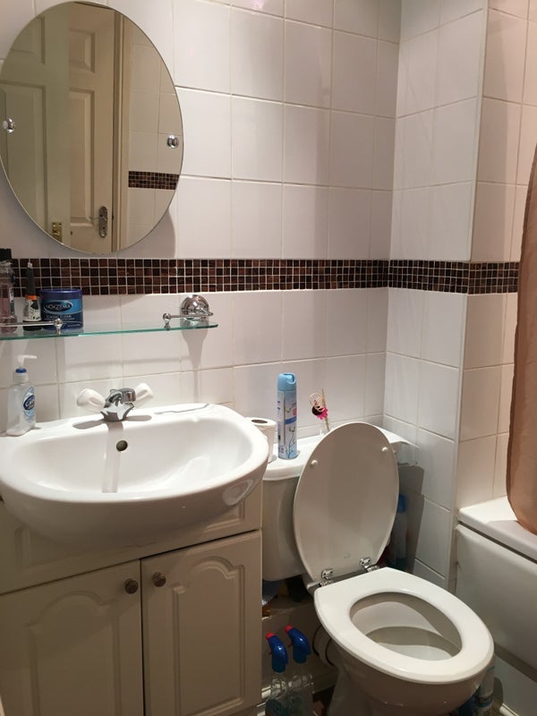 Room Coverdale Road in Greater London